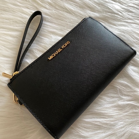 Michael Kors purse and wristlet set